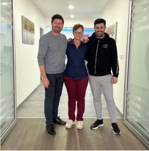 De izquierda a derecha: Markus Klotz, Silke Fischer y Constantinos Georgiou